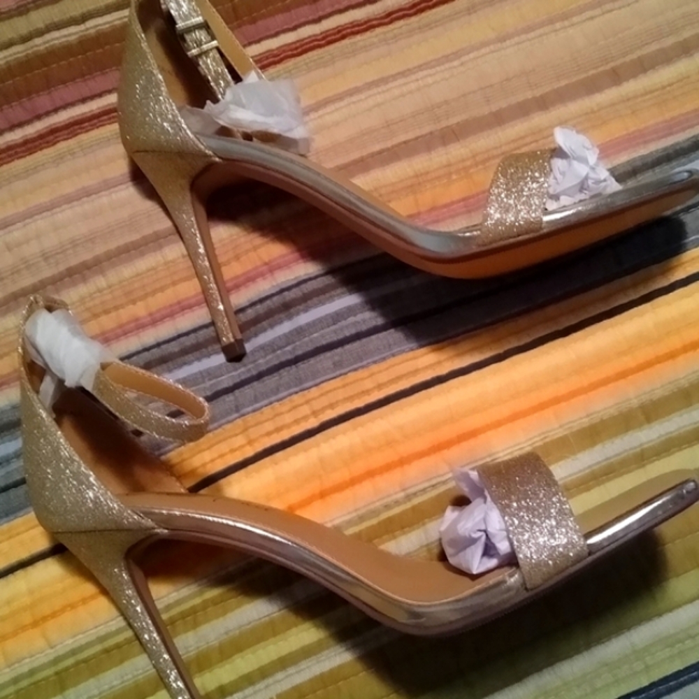 Women's shoes by Wild Pair